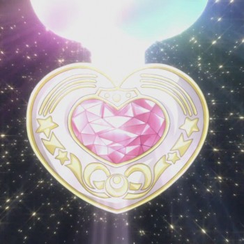 Брошь Кристальное Сердце для перевоплощения в Сейлор Мун в Sailor Moon Crystal III